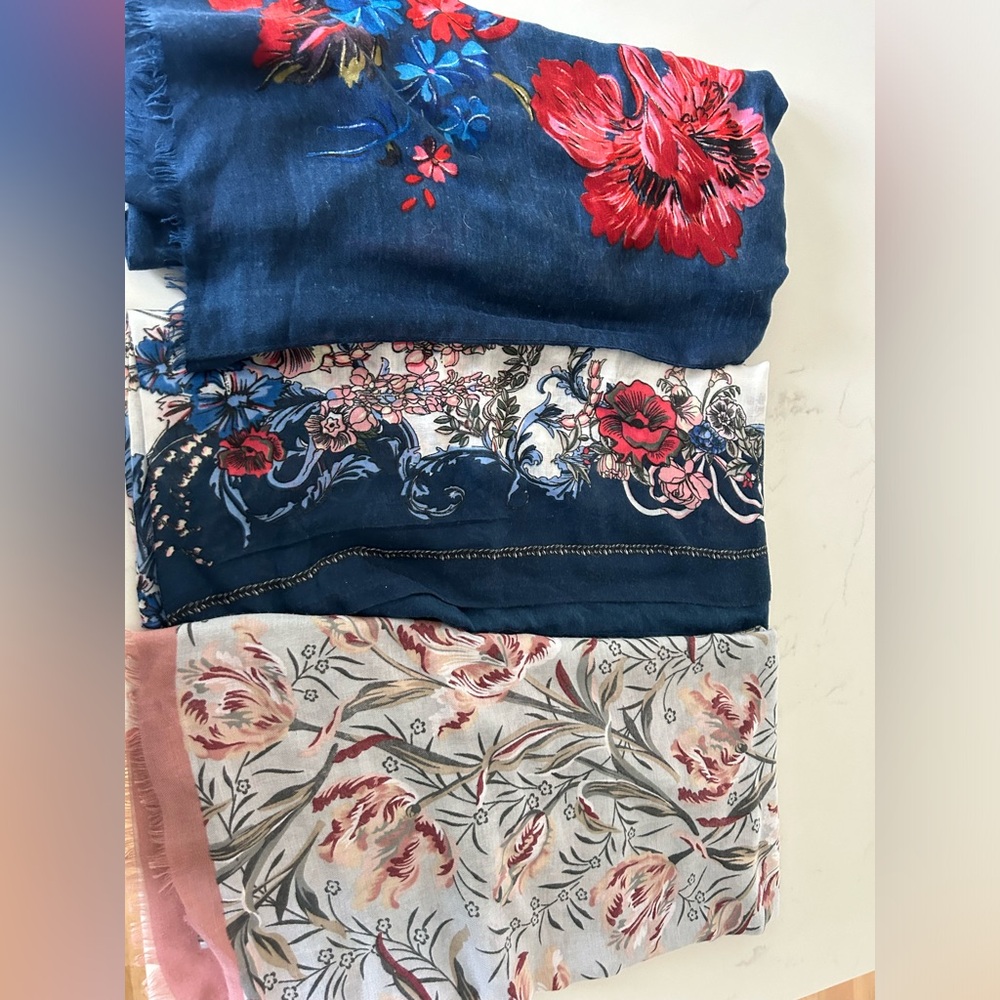 Set of 3 Gorgeous scarves in different patterns